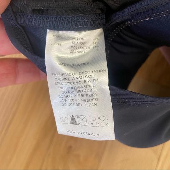 NYLORA sports bra size small EUC - Picture 3 of 5